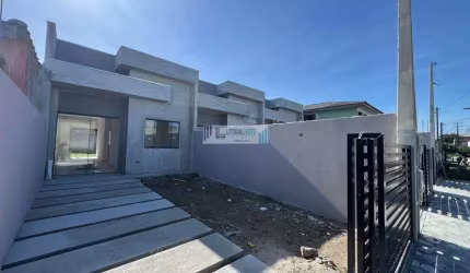 Residência contendo 2 dormitórios sendo uma suíte e  amplo quintal com Piscina.