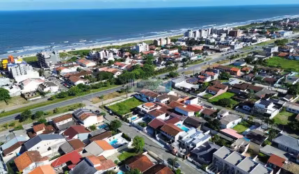 Residência com excelente acabamento - 3 dormitórios sendo uma suíte / Piscina.