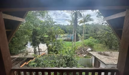 Chácara e Sobrado na beira do Rio Guaraguaçu medindo 1.413 m².