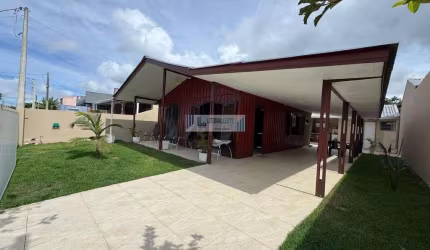Aconchegante residência com 3 dormitórios - Edícula com churrasqueira e Piscina.
