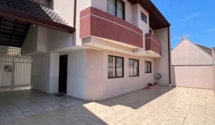 Sobrado com 3 quartos  para alugar, 137.88 m2 por R$4000.00  - Uberaba - Curitiba/PR