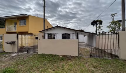 Casa Residencial com 3 quartos  para alugar, 130.00 m2 por R$2400.00  - Boqueirao - Curitiba/