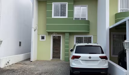 Sobrado com 3 quartos  à venda, 75.94 m2 por R$380000.00  - Uberaba - Curitiba/PR