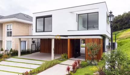 CASA NO CONDOMÍNIO RIVERSIDE EM ITAJAÍ