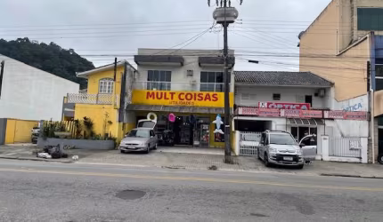 Imóvel comercial com apartamento.