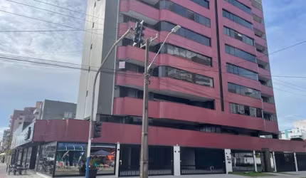 Apartamento no centro a poucos metros da Praia central.
