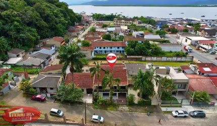 Residência com 06 quartos