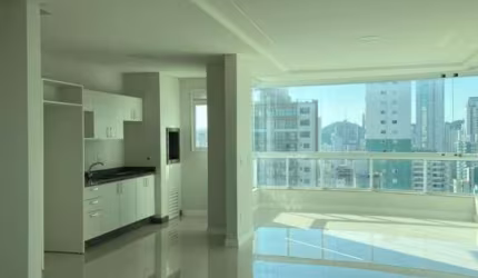TORRE ESMERALDA - APARTAMENTO SEMI-MOBILIADO COM 04 DORMITÓRIOS EM BALNEÁRIO CAMBORIÚ
