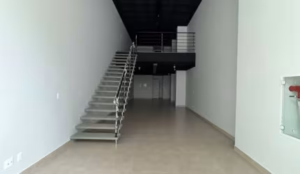 SALA COMERCIAL COM MEZANINO PARA LOCAÇÃO EM BALNEÁRIO CAMBORIÚ