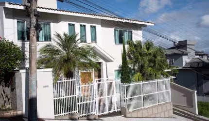 CASA MOBILIADO À VENDA NO ARIRIBÁ EM BALNEÁRIO CAMBORIÚ