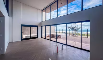SUNRISE - APARTAMENTO DIFERENCIADO FRENTE MAR NA PRAIA BRAVA - ITAJAÍ