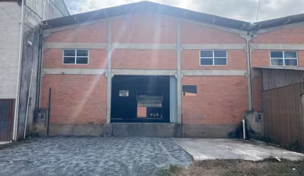 GALPÃO COMERCIAL PARA LOCAÇÃO EM CAMBORIÚ