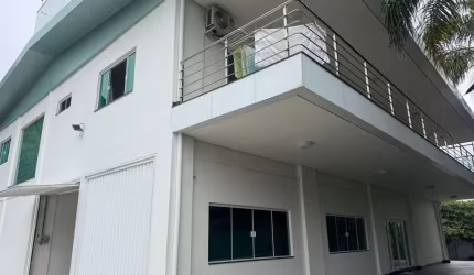 CASA ALTO PADRÃO COM VISTA LIVRE PARA PRAIA DE CABEÇUDAS EM ITAJAÍ