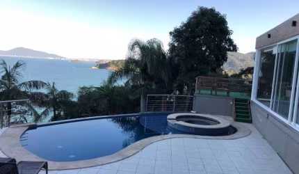 CONDOMÍNIO HORIZONTAL COSTA AZUL - CASA COM VISTA MAR NA PRAIA DO ESTALEIRO - BALNEÁRIO CAMBORIÚ