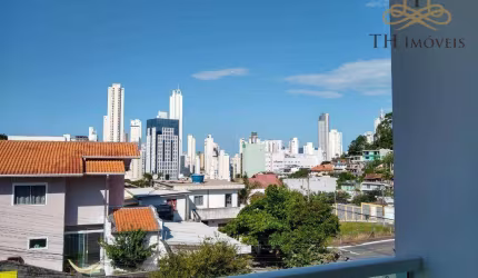 Sobrado com 3 dormitórios à venda, 130 m² por R$ 1.250.000,00 - Ariribá - Balneário Camboriú/SC