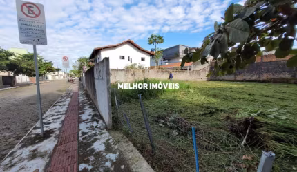 Terreno para Locação Anual Localizado no Centro de Balneário Camboriu - SC