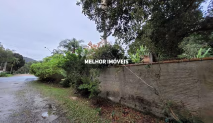 Terreno à Venda Localizado na Praia do Estaleiro em Balneário Camboriú