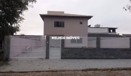 Vila Leal - Sobrado em Condominio Fechado com 03 suítes, localizado no Bairro São Francisco de Assis em Camboriú.