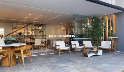 Casa de Alvenaria nova à venda com 5 suítes e 8 vagas de garagem localizada no centro de Balneário Camboriú