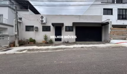 Galpão comercial á venda no bairro das Nações em Balneário Camboriú.