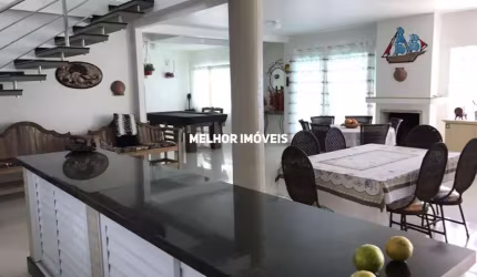 Casa  Mobiliada Decorada à Venda com 06 Suítes, piscina Localizada na Quadra Mar no bairro Praia do Estaleiro em Balneário Camboriú - SC