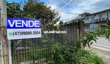 Casa à Venda com 04 dormitórios, localizado no Bairro Monte Alegre em Camboriú -SC