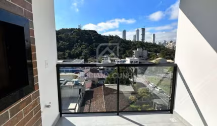 Novo! Ariribá com 1 suíte + 1 e sacada com churrasqueira