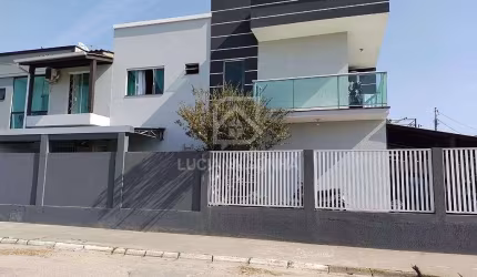 Excelente sobrado em ótima localização em Camboriú!
