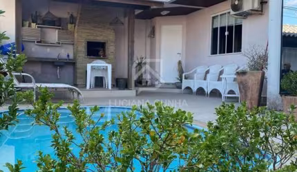 Belíssima casa com 4 suítes, ótima localização!