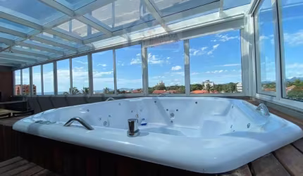 COBERTURA DUPLEX COM HIDROMASSAGEM 1 SUITE + 1 DORM.
