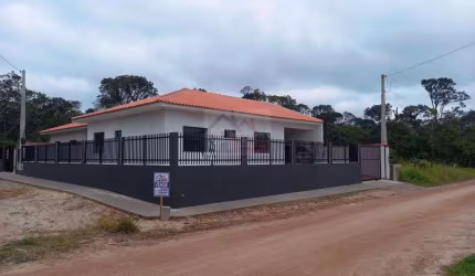 Casa espaçosa no Rio Gracioso de esquina