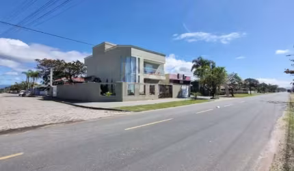 SOBRADO COM 3 PAVIMENTOS + SALA COMERCIAL