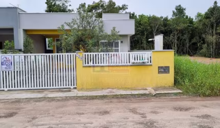 LINDA CASA ISOLADA COM 1 SUITE + 1 QUARTO