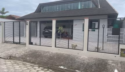 CASA 4 DORMITÓRIOS, PISCINA AQUECIDA, 3 VAGAS DE GARAGEM