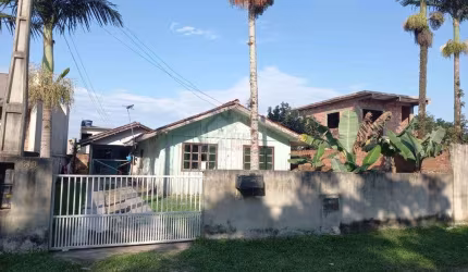 Casa com terreno de 360m² em Itapema do Norte