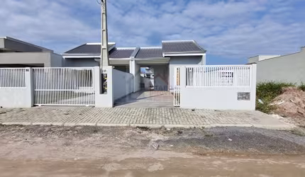 Casa nova c/ 1 suite + 2 dormitórios, churrasqueira e quintal nos fundos