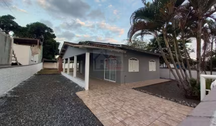 Casa sozinha no terreno no Centro de Itapema do Norte 450m²