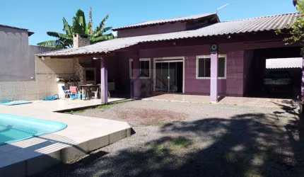 OPORTUNIDADE - Casa com piscina, sozinha no terreno, Itapema do Norte