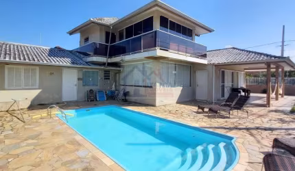 Sobrado Duplex com piscina a apenas 470 metros da praia