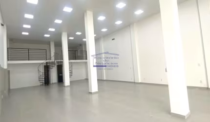 Lojão Comercial de Alto Padrão na Tristeza: 2 Salas, 2 Banheiros, 4 Vagas de Garagem, 180m² em Porto Alegre-RS