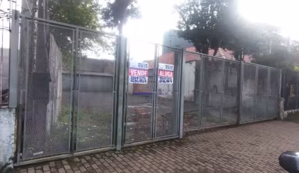 Oportunidade única: Terreno comercial de 300m² à venda em Porto Alegre-RS, no bairro Cavalhada!