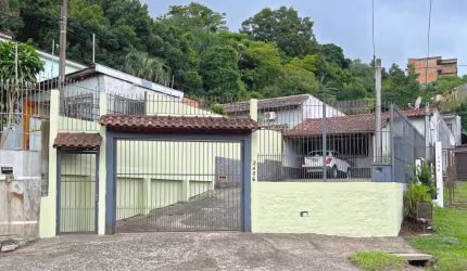Casa à venda em Porto Alegre-RS, Vila Nova: 3 quartos, 1 suíte, 4 banheiros, 6 vagas de garagem. 156,00 m² de área!