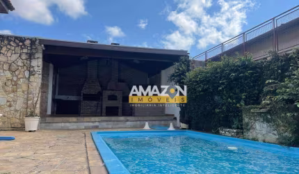 Casa com 3 dormitórios à venda, 200 m² por R$ 800.000,00 - Jardim Maria Augusta - Taubaté/SP