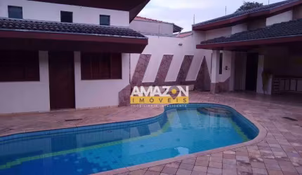 Casa com 3 dormitórios à venda, 330 m² por R$ 1.100.000,00 - Vila São Geraldo - Taubaté/SP