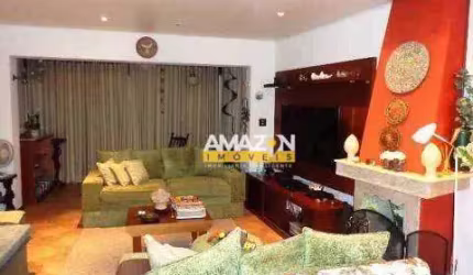 Sobrado com 4 dormitórios à venda, 300 m² por R$ 1.300.000,00 - Vila Jaboticabeira - Taubaté/SP