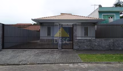 Casa à venda com 03 Dormitórios em Camboriú
