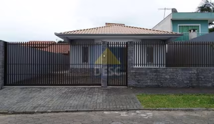 Casa à venda com 03 Dormitórios em Camboriú