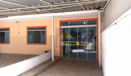Casa sem mobilia com 3 dormitórios na Rua 3146 - Centro