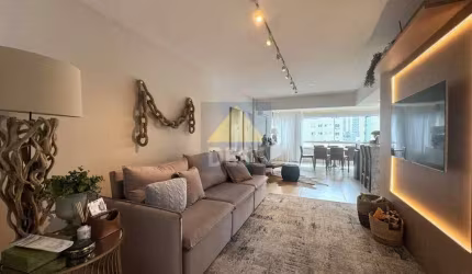 Apartamento mobiliado quadra mar à venda no Ed. Lua Europa