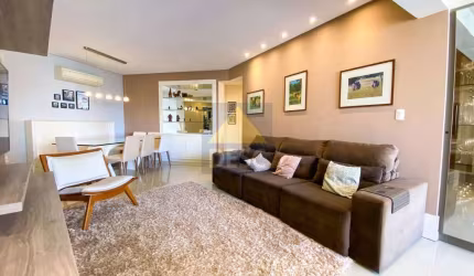 Apartamento quadra mar à venda no Edifício Grand Royale em Balneário Camboriú